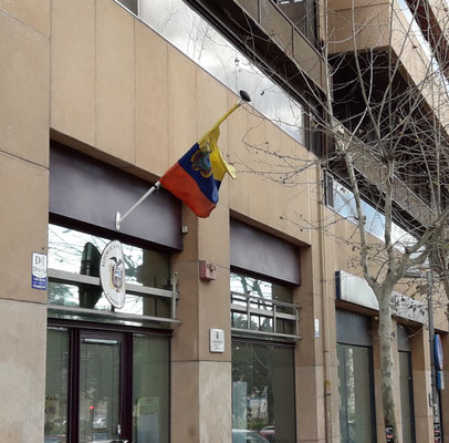 Nuestros inmuebles se encuentran en la Avenida Óscar Esplá, un enclave céntrico y de gran prestigio, ideal para empresas que buscan visibilidad, accesibilidad y una imagen corporativa sólida. 