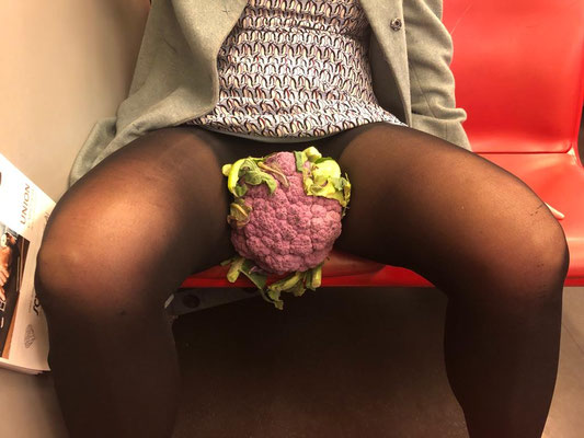 I hope your eyes are fine. I work a lot. (Barbara Ungepflegt, 2019, photo: Elsbeth Wallnöfer)