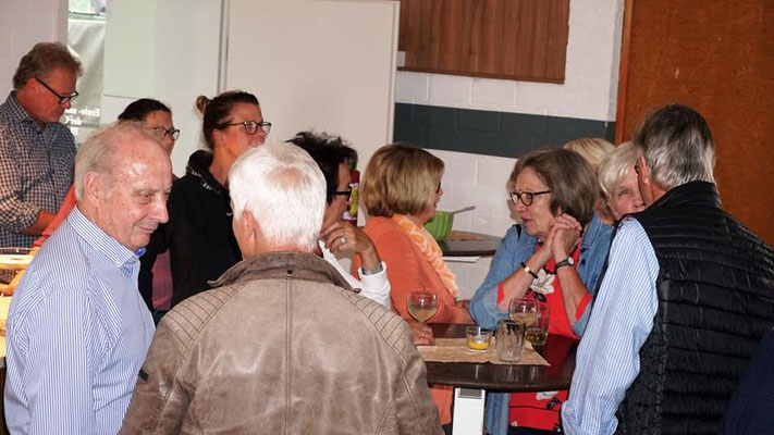 Grillfest mit Bingo spielen
