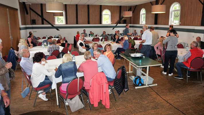Grillfest mit Bingo spielen