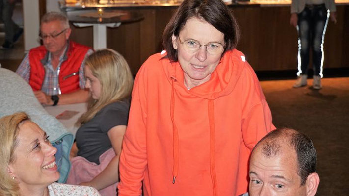 Grillfest mit Bingo spielen