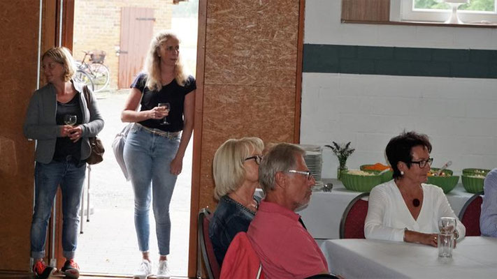 Grillfest mit Bingo spielen