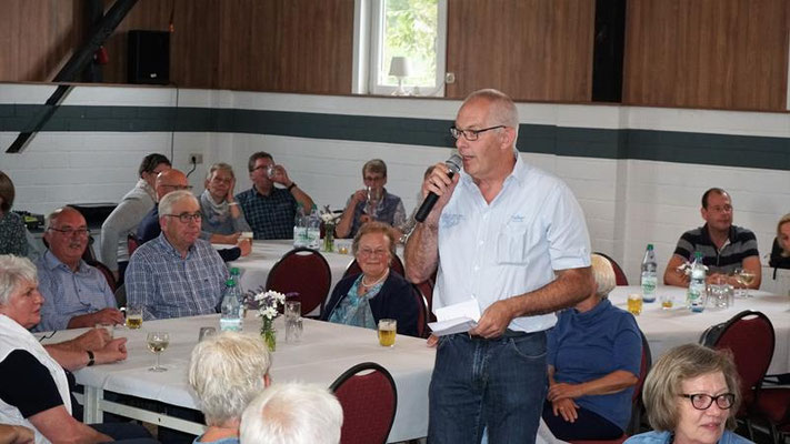 Grillfest mit Bingo spielen