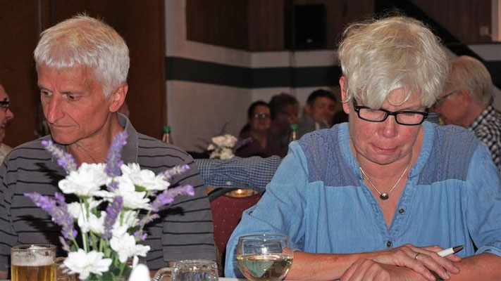 Grillfest mit Bingo spielen