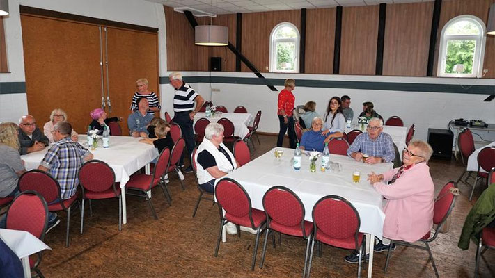 Grillfest mit Bingo spielen