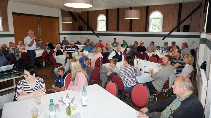 Grillfest mit Bingo spielen