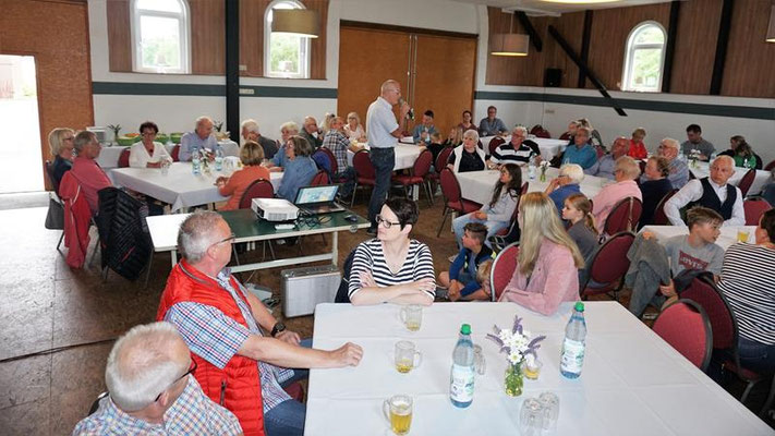 Grillfest mit Bingo spielen