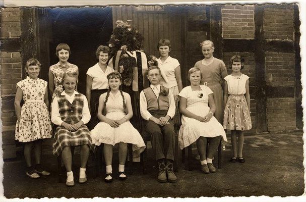 Kinder-Erntepaar  Helmut Brandhorst und Margret Asendorf