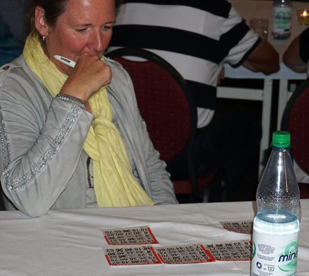 Grillfest mit Bingo spielen