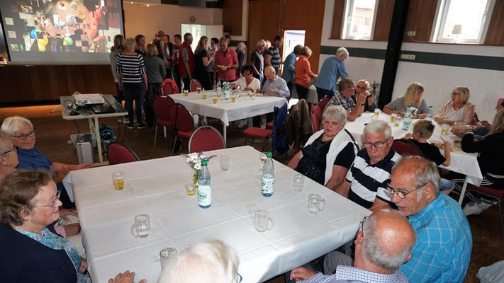 Grillfest mit Bingo spielen