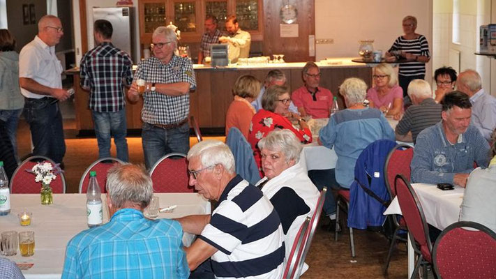 Grillfest mit Bingo spielen