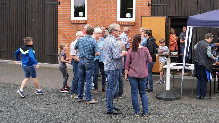 Grillfest mit Bingo spielen