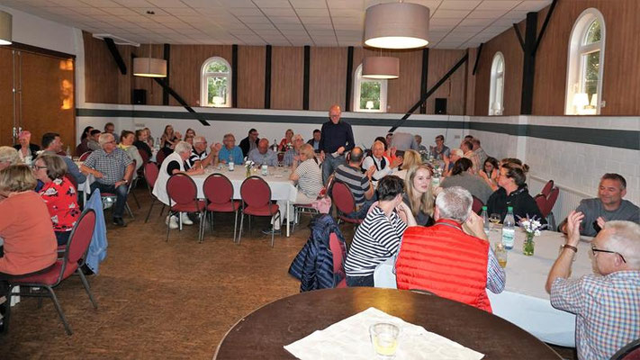 Grillfest mit Bingo spielen