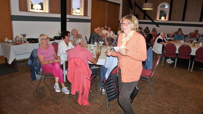 Grillfest mit Bingo spielen