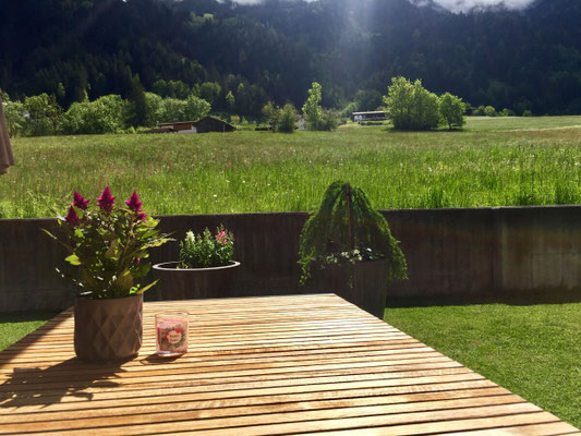Terrasse und großer Privatgarten - Ferienwohnung Ramsau im Zillertal