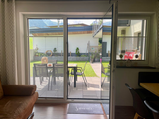 direkter Zugang in den Privatgarten in der Ferienwohnung Sonnalm im Apart - Zillertal