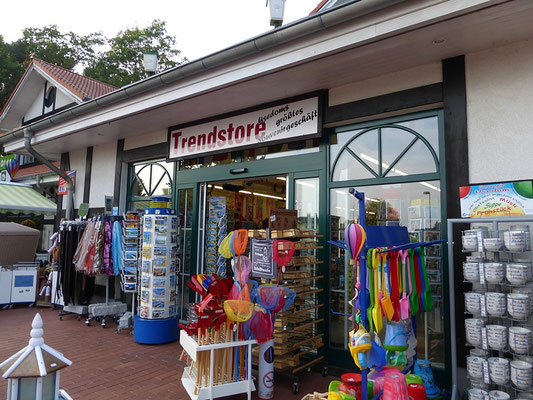 Trendstore. Der größte Souvenierladen auf Usedom. Er befindet sich in der Nähe des Bahnhofs .