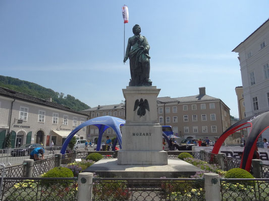 Mozart Denkmal.