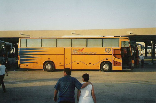 Reisebus für den Ausflug von Hurghada nach Luxor