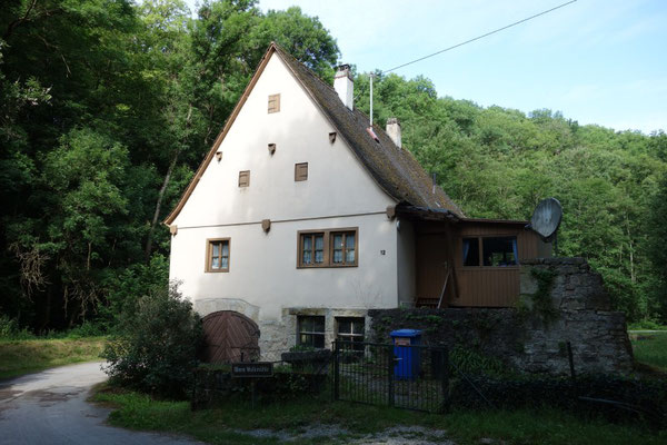 Obere Walkmühle. Hier wurden früher Textilien und Leder verarbeitet (gewalkt). Später wurde die Mühle auch als Nagelschmiede genutzt.