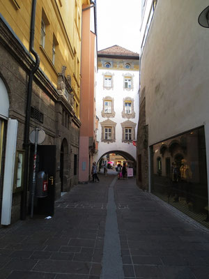 Schlossergasse. Gasse am inneren Verlauf der ehemaligen Stadtmauer.