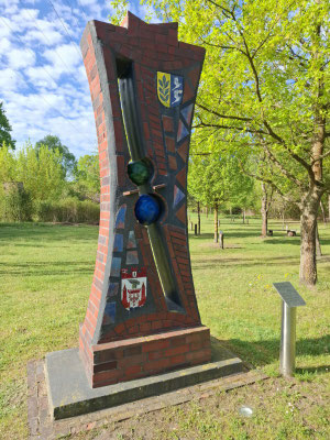 Stele aus Backstein