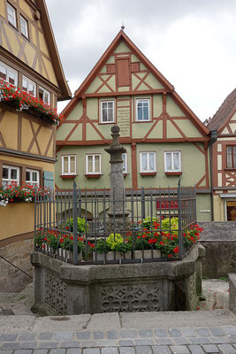 Brunnen am Plönlein.