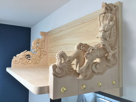 宮大工の極上品】茅葺屋根＋龍神＆鳳凰彫刻入り神棚板 - 神棚の販売