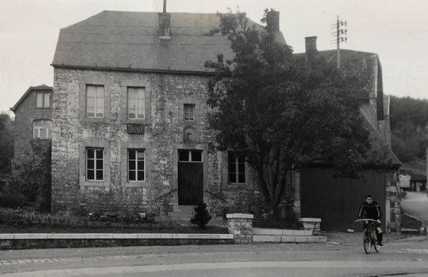 1930 - le cercle paroissial est visible derrière