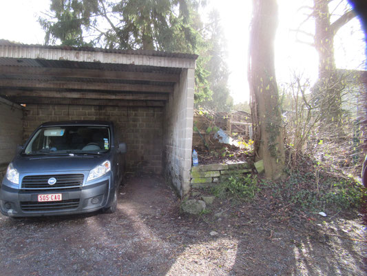 Le second garage est, en fait, un hangar