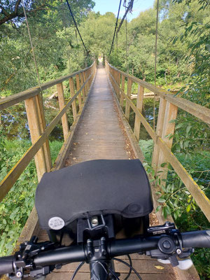 Über die wackelige Hängebrücke