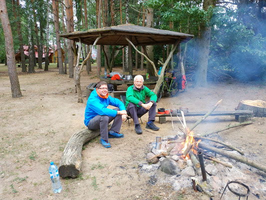 Aufwärmen am Lagerfeuer