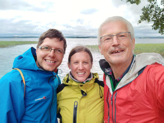 Mit Radreisendem Paul am Campingplatz im Regen