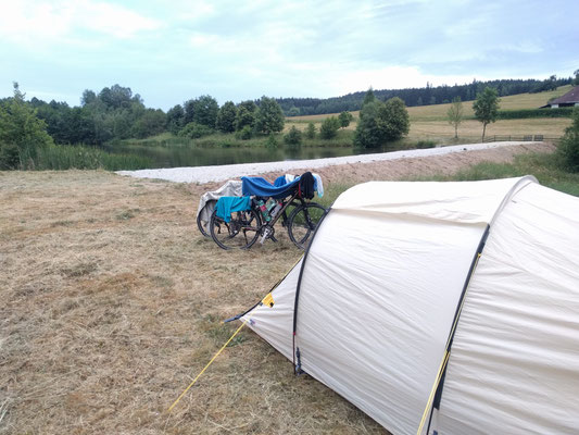 Feiner Rastplatz an einem See