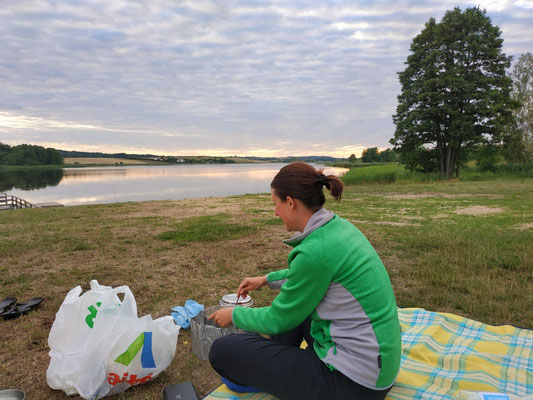 Wie fast jeden Abend: gemütliches kochen am Wasser