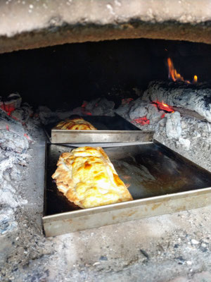 glutenfreie Calcone im Brotbackofen 