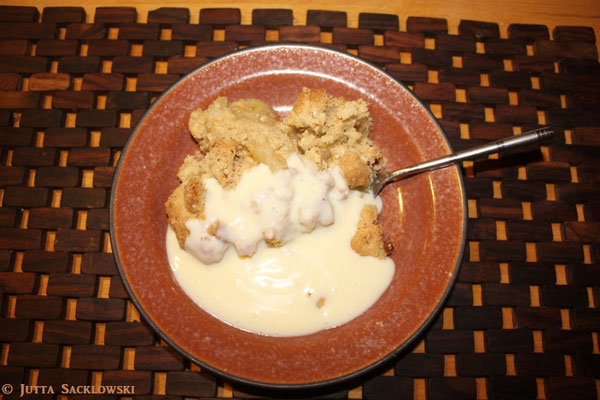 Apple Crumble mit Vanillesoße