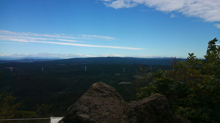 山頂岩場からの眺め