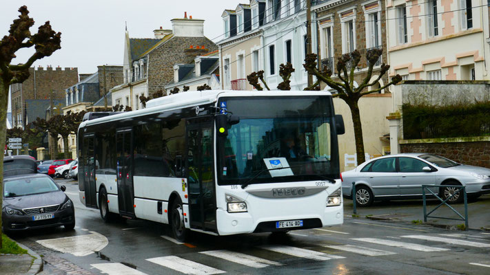 Iveco Urbanway 12 n°106 sur la ligne 5 vers Saint-Jouan, au niveau de l'arrêt Courtoisville. Photo Antoine H.