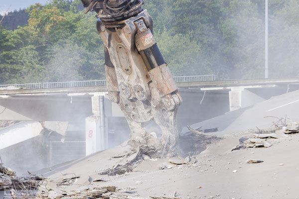 Platz für Neues - mit viel Lärm und Staub! Juni 2022 - 6 - Abriss Realkauf Goslar - Foto: Regine Schadach - Canon EOS R5 - Canon RF 100-500mm F4.5-7.1 L IS 