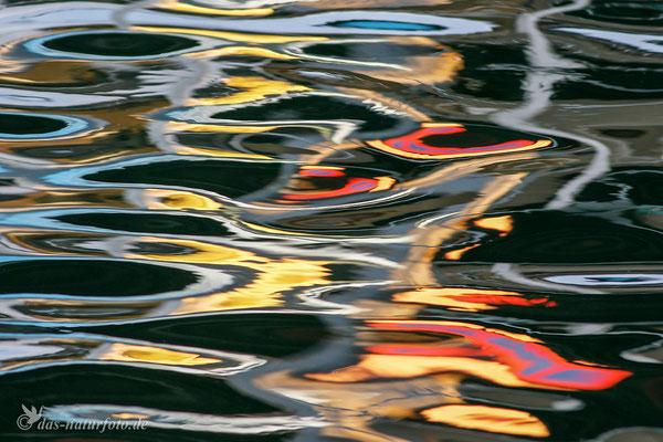 Art: Wasser-Farben-Spiegelbild Bild 021 Foto: Regine Schadach