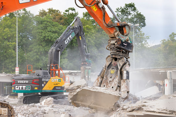 Platz für Neues - mit viel Lärm und Staub! Juni 2022 - 4 - Abriss Realkauf Goslar - Foto: Regine Schadach - Canon EOS R5 - Canon RF 100-500mm F4.5-7.1 L IS 