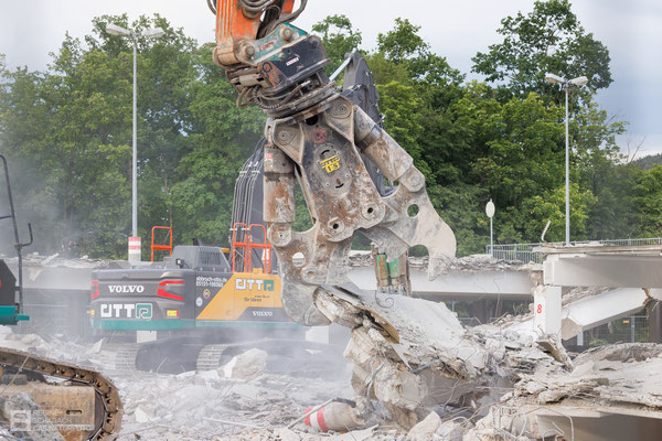 Platz für Neues - mit viel Lärm und Staub! Juni 2022 - 5 - Abriss Realkauf Goslar - Foto: Regine Schadach - Canon EOS R5 - Canon RF 100-500mm F4.5-7.1 L IS 