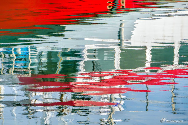 Wasser - Farben - Spiegel Bild 021 Foto: Regine Schadach