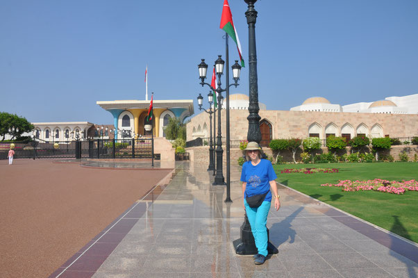 Oman, Muscat, Altstadt mit Al-Alarm-Palast und portugiesischen Festungen Jalali und Mirani