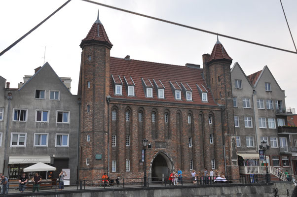 Polen: Danzig: Nach der Stadt Führung Essen in der Piroggerie und Bootsfahrt und danach ins Edelrestaurant Goldwasser