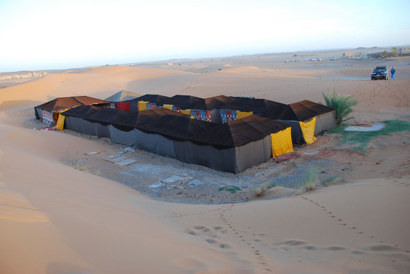 Marokko, Sonnenaufgang in den Sanddünen von Erg Chebbi, Sahara