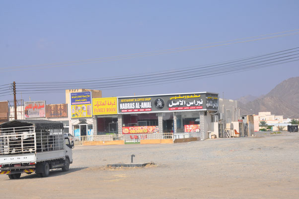 Oman, Zwischenstopp an einer Tankstelle