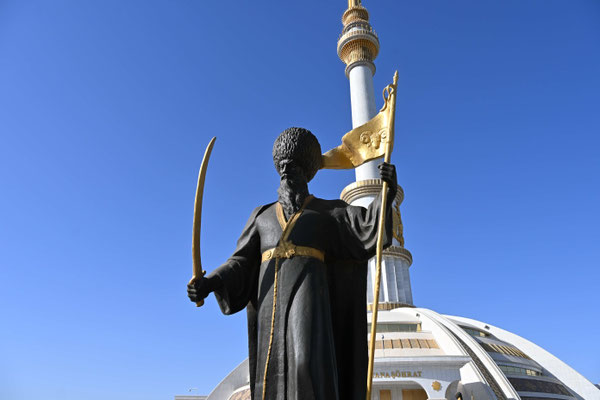 Turkmenistan, Ashgabad, Unabhängigkeitsdenkmal