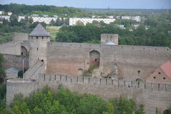 Estland, Narva, Hermannsfeste an der Grenze zu Russland, Blick auf die Festung Iwangorod